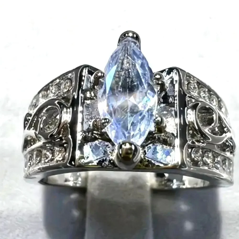 Diamond horse eye double layered diamond wedding ring
